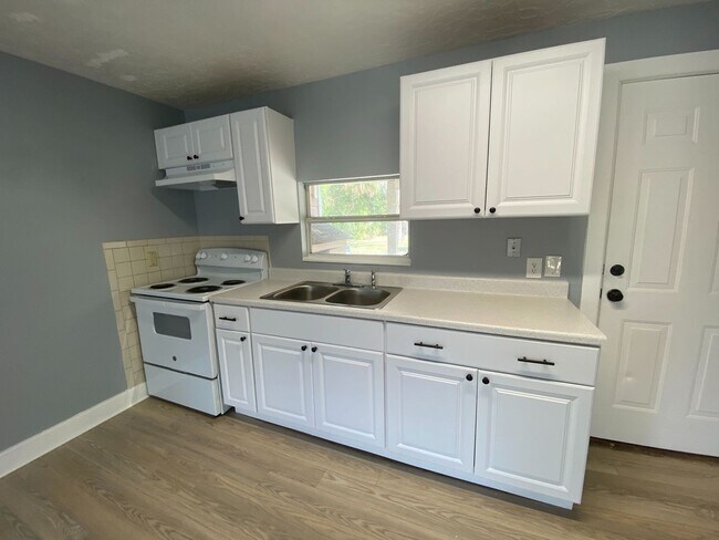 Building Photo - 2 Bedroom 1 Bath Home in Cocoa for Rent!