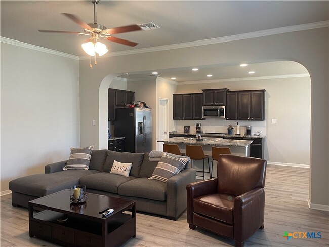 Building Photo - 7220 Rosado Dr