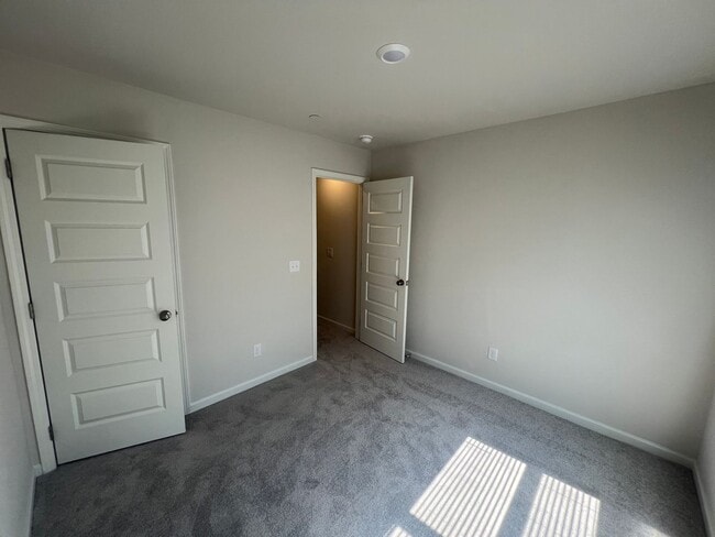 Building Photo - Beautiful New Townhouse!!!