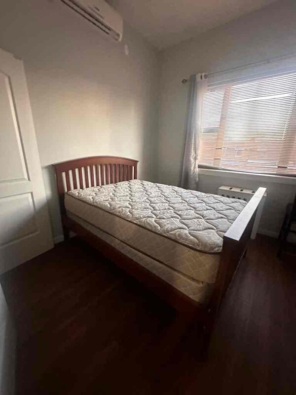 Foto del edificio - 943 E 214th St