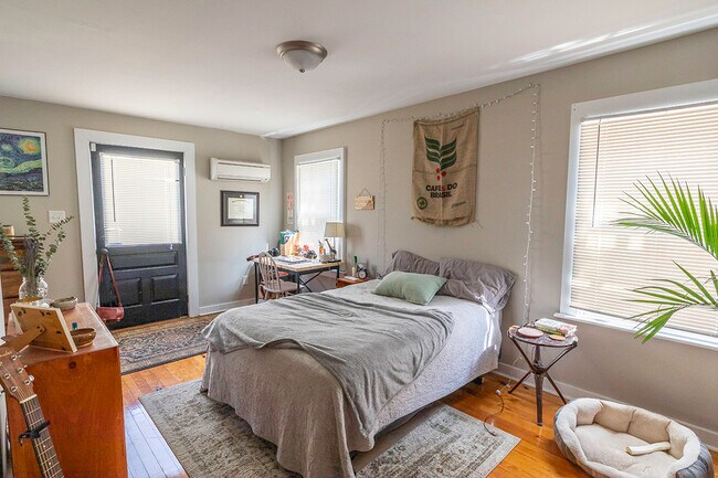 Foto del edificio - 2902 E Clay St