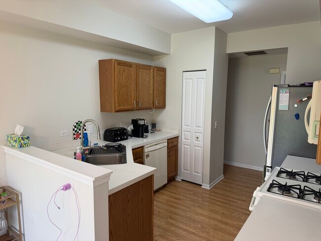 Foto del edificio - 3129 Ollerton Ave