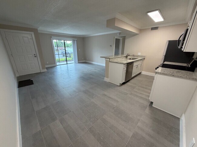 Building Photo - ANNUAL RENTAL - 1 BED / 1 BATH CONDO AT MYSTIC GARDENS