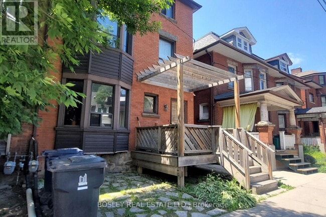 Building Photo - 166-166 Spadina Rd
