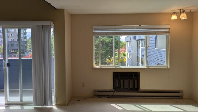 Foto del edificio - 1100 Harrington Ave NE