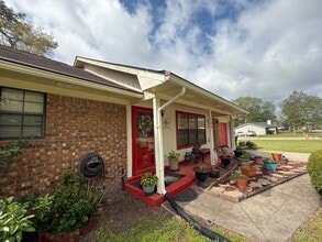 Building Photo - 704 Olive St
