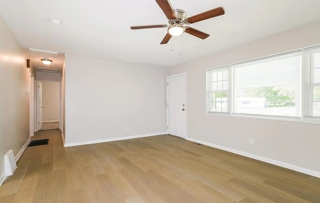 Foto del edificio - 1200 Acredale Dr