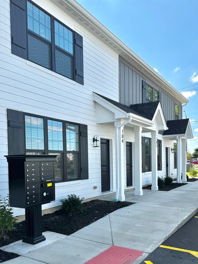Building Photo - 1436 Naperville Wheaton Rd
