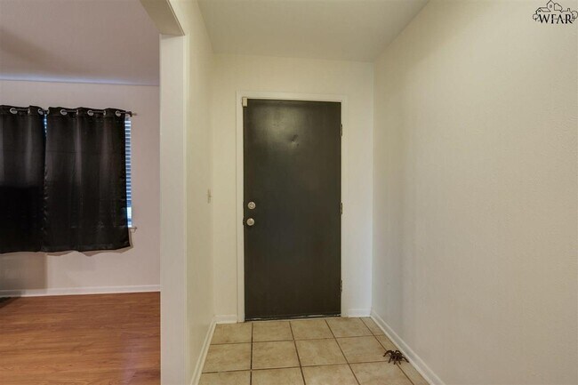 Foto del edificio - 2406 Picadilly Ln