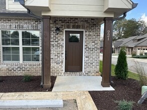 Building Photo - 221 Cypress Ridge