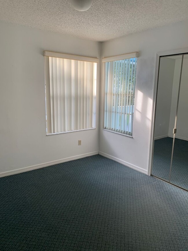 Building Photo - 2719 N Poinciana Blvd
