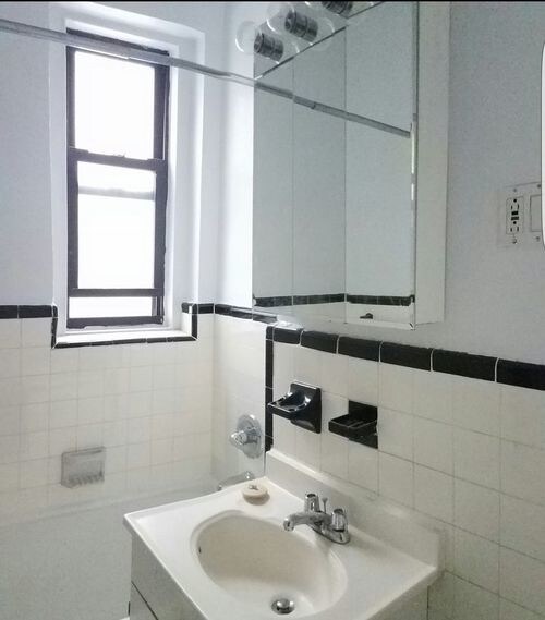 Foto del edificio - 9747 Shore Rd