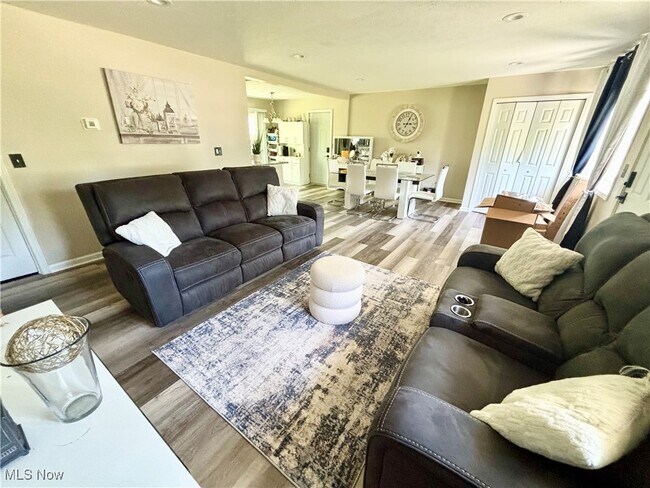 Foto del edificio - 794 Robinhood Dr