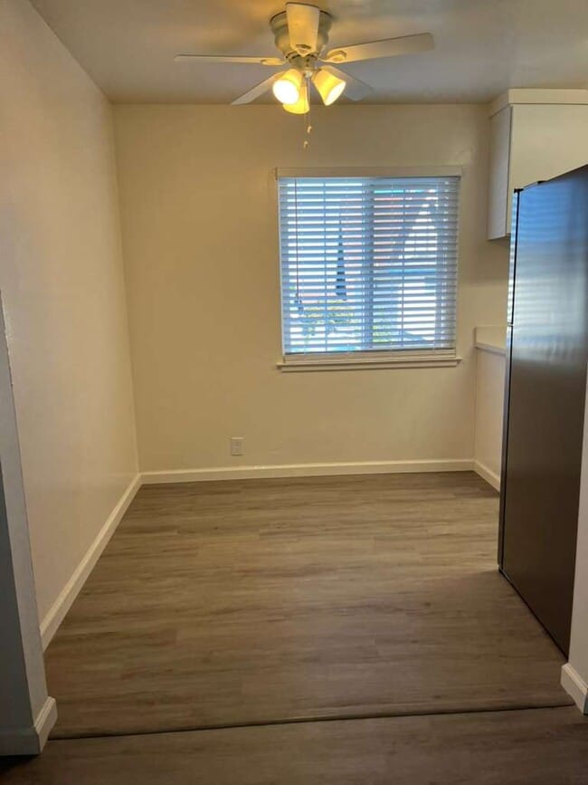 Building Photo - 1015 W Olive Ave