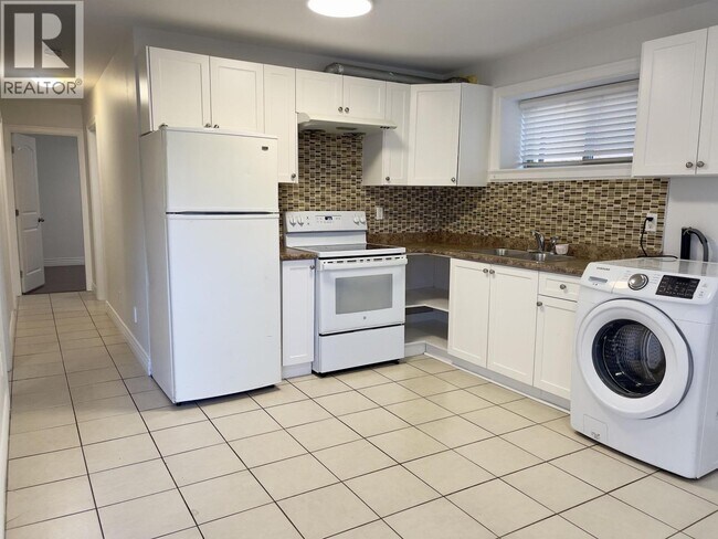 Photo du bâtiment - 3787 Elmwood St