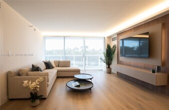 Building Photo - 20505 E Country Club Dr