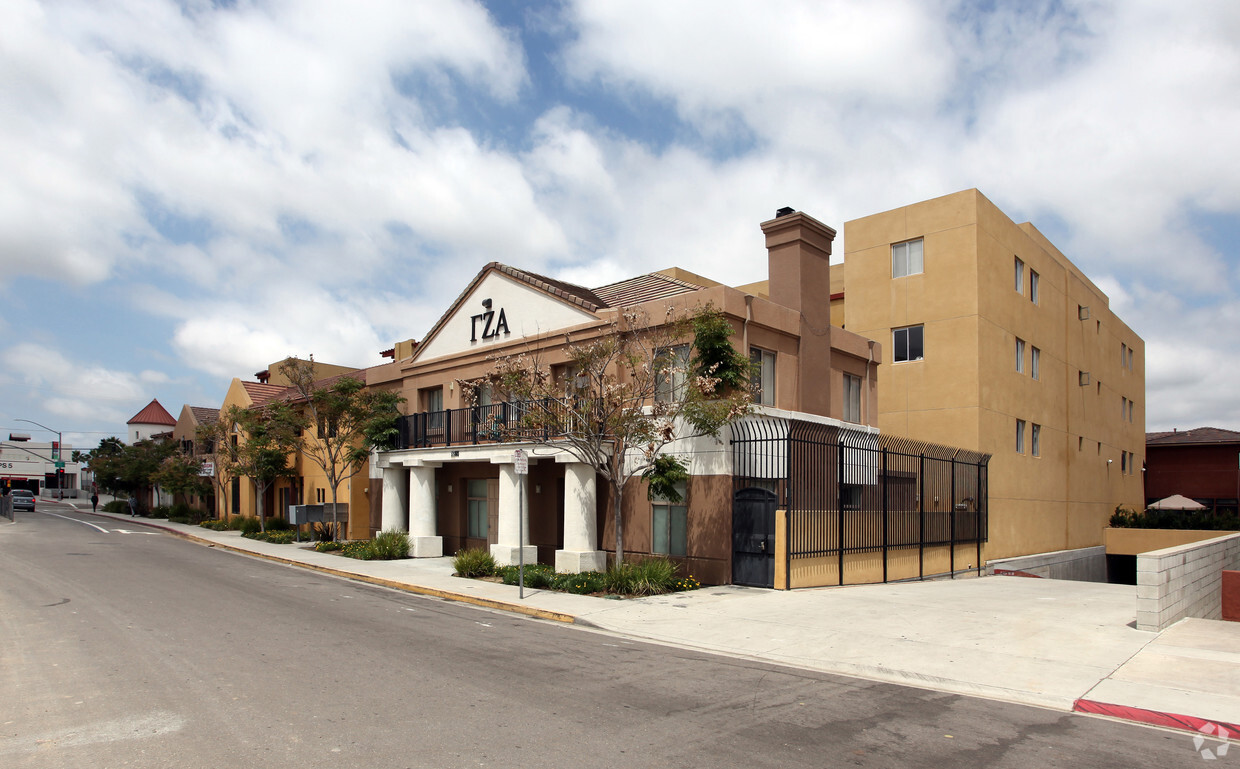 Primary Photo - Fraternity Row