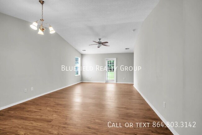 Foto del edificio - 111 White Willow Ct
