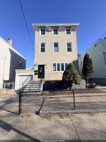 Building Photo - 124 Winfield Ave