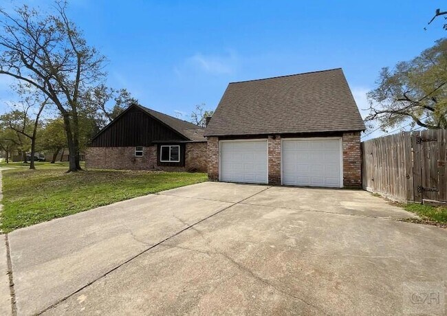 Foto del edificio - 443 Bayou View Dr