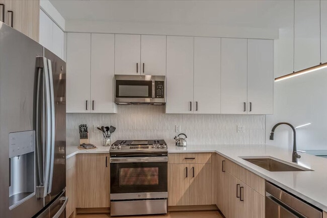 Building Photo - 365 Terhune Rd