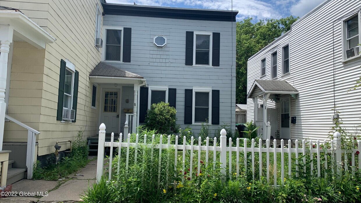 9 James St Unit Apt 1, Saratoga Springs, NY 12866 Room for Rent in