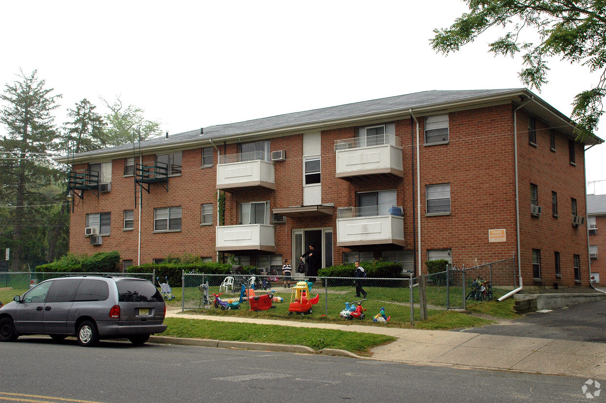 Primary Photo - Lakeside apartments