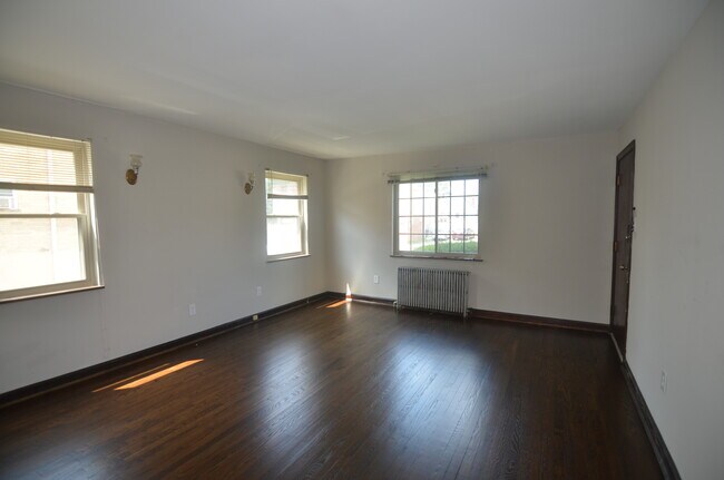 Building Photo - 7456 Edgemont Rd