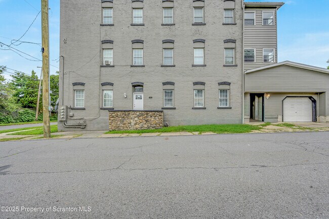 Foto del edificio - 717 Mill St