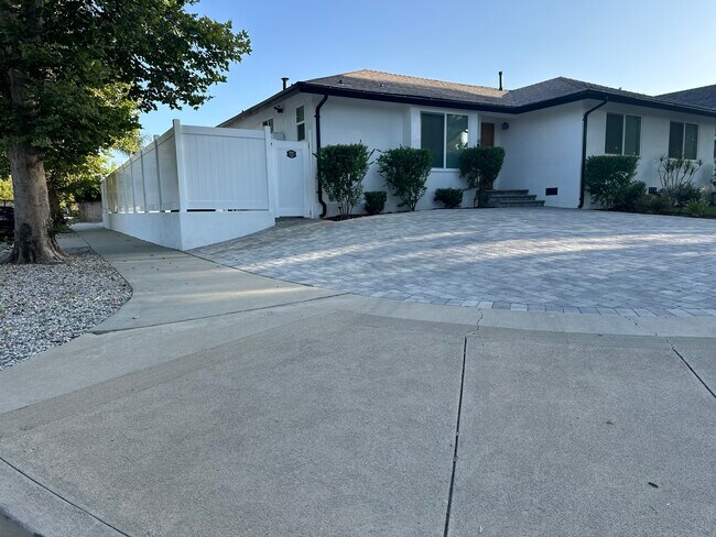 Foto del edificio - 22700 Criswell St