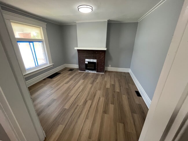 Family Room - 969 Wilson Ave