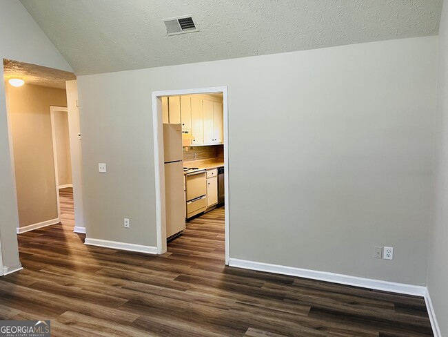 Building Photo - 10 Fredda Ln
