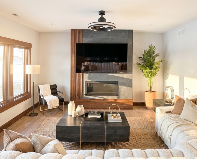 Living Room - 135 Harbor Pt