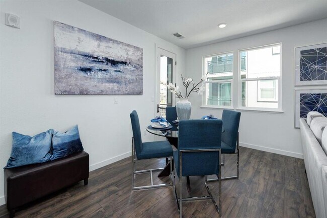 Foto del edificio - Newly Constructed Townhouse available in Berryessa Area