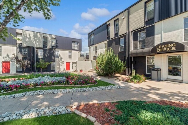 Building Photo - Villages at Gateway