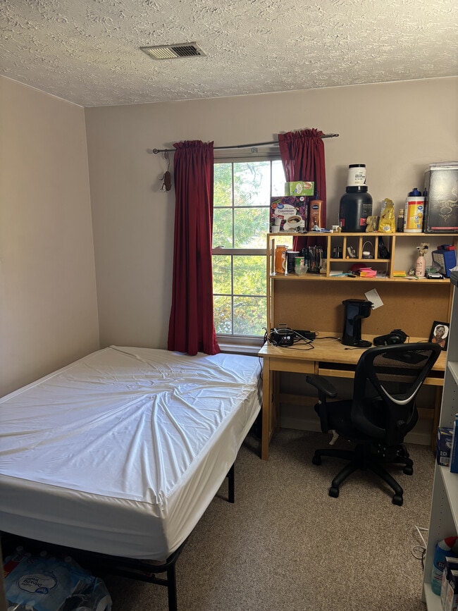 Building Photo - 3200 E John Hinkle Pl