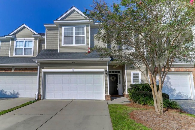 Building Photo - Lovely townhome in Carolina Bay