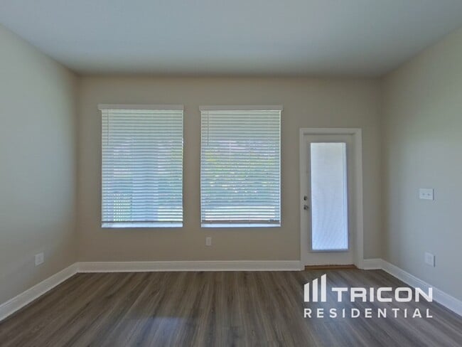 Building Photo - 5564 Silver Sun Dr
