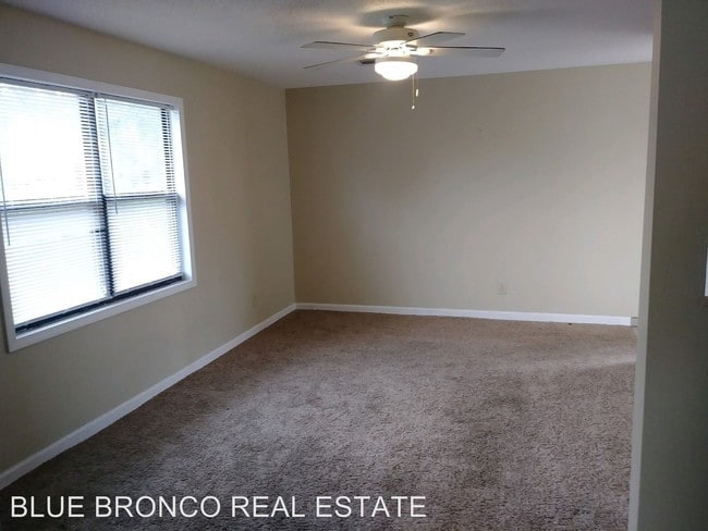 Building Photo - 207 Sky Vue Dr