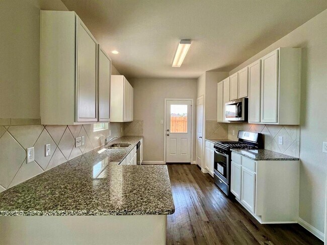 Foto del edificio - 4814 Blue Jacaranda Wy