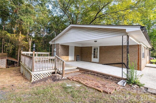 Building Photo - 420 Eastover Ave