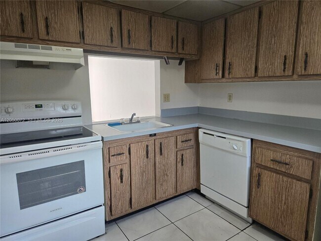 Foto del edificio - 2800 NW 56th Ave