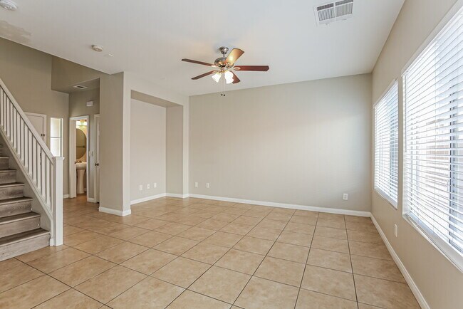 Foto del edificio - 1152 Maple Pines Ave