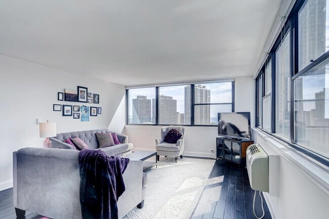 Building Photo - 2700 N Hampden Ct