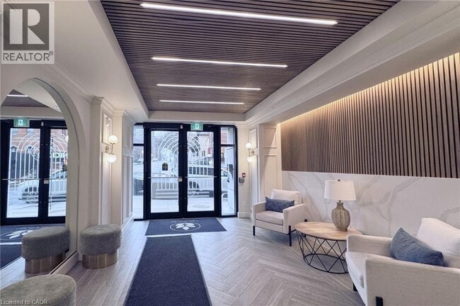 Photo du bâtiment - 169 James St S