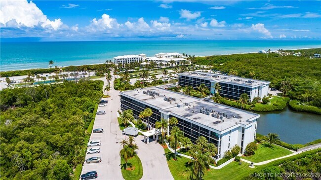 Foto del edificio - 3792 NE Ocean Blvd