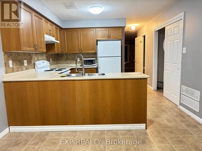 Building Photo - 50 Howe Dr