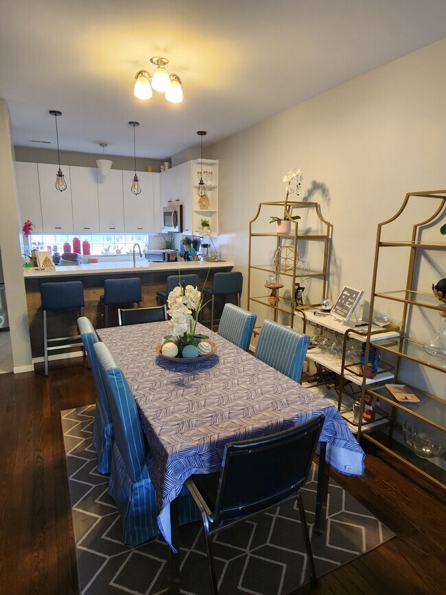 Comedor para 6 personas - 1646 N Bissell St
