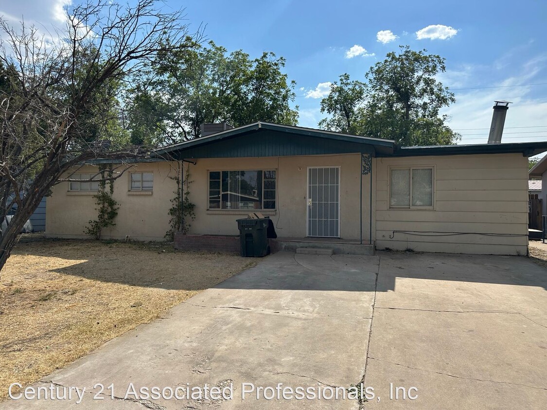 3 br, 1 bath House 802 Sandia House Rental in Carlsbad, NM