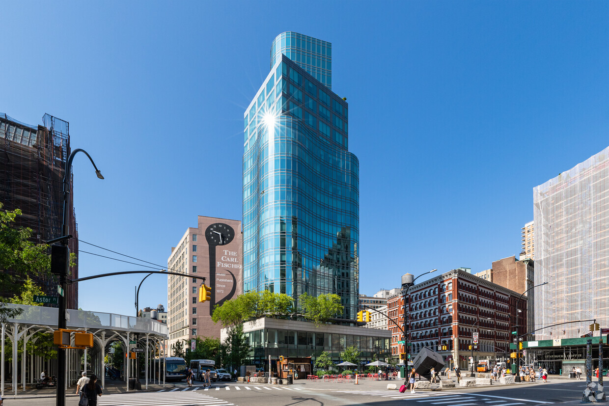 Primary Photo - Astor Place